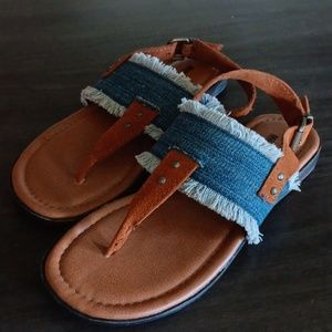 Minnetonka size 5 blue denim sandles